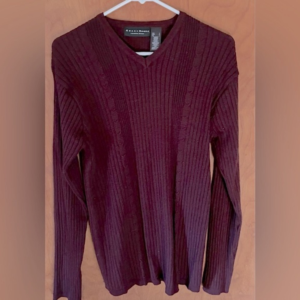 NWOT Men’s Sweater Crazy Horse Clainborne size L burgundy V Neck